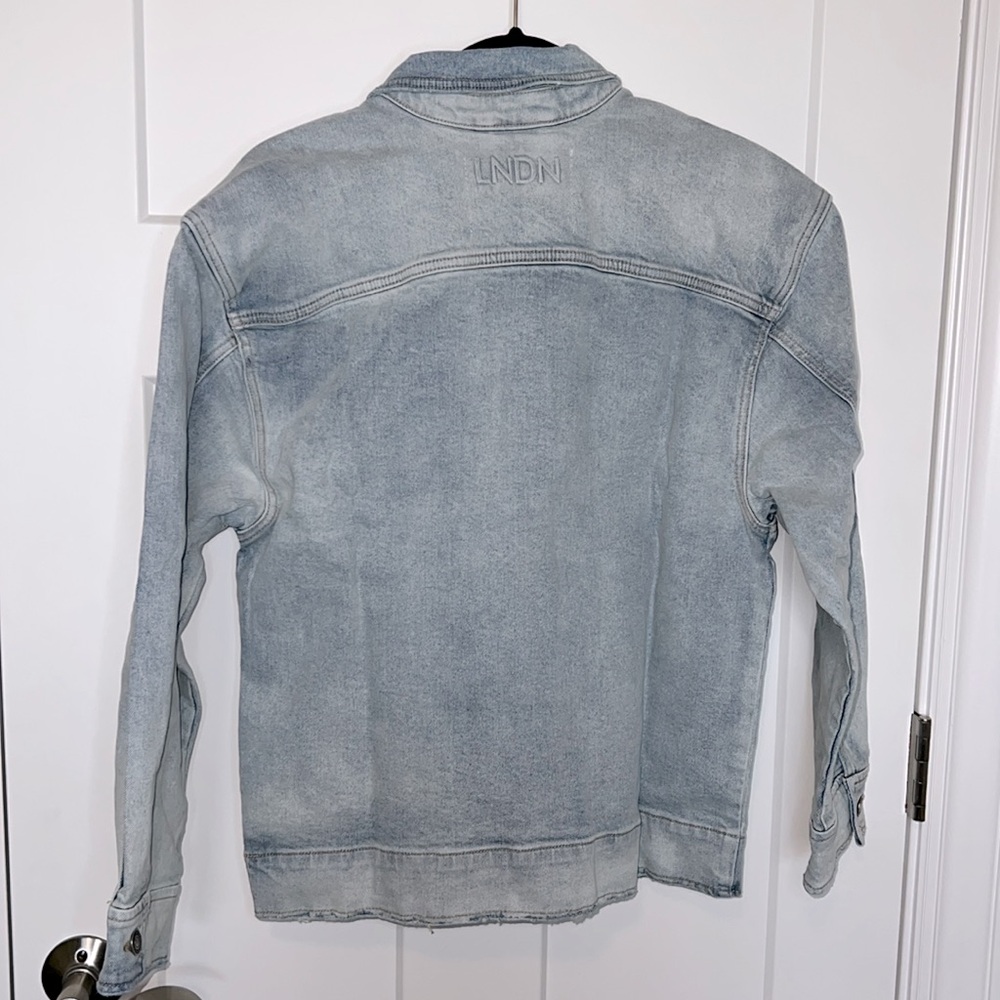 NWT LNDN Landon Denim Distressed Denim Jacket - Sun Wash - Picture 2 of 6